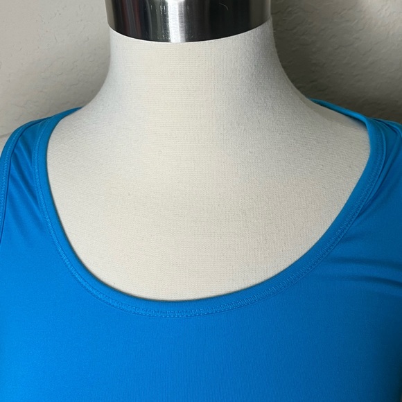 Women’s Blue Athletic Workout Tank Top Size S Sleeveless Shell Basic Stretch - Picture 2 of 5